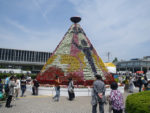 フラワーフェスティバルのシンボル「花の塔」