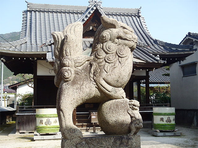 明神社　狛犬(左）