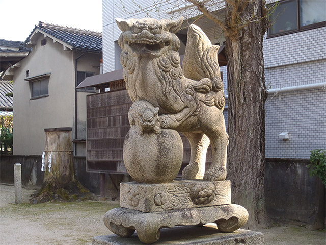 明神社　狛犬(右）
