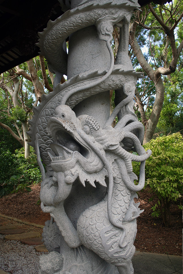福州園　石竜の彫り物