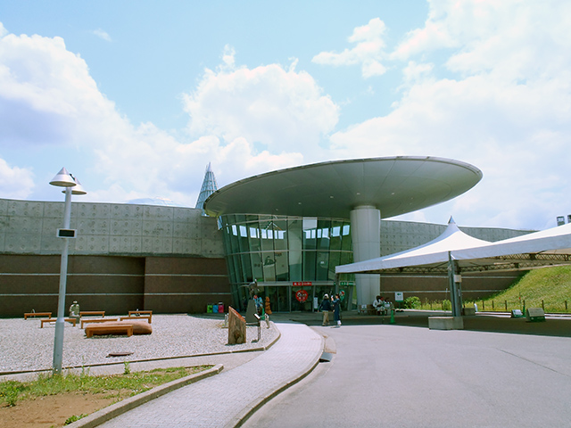 福井恐竜博物館　入口付近