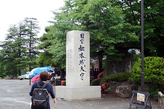 松本城　石柱