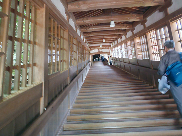 永平寺　仏殿　右側の回廊