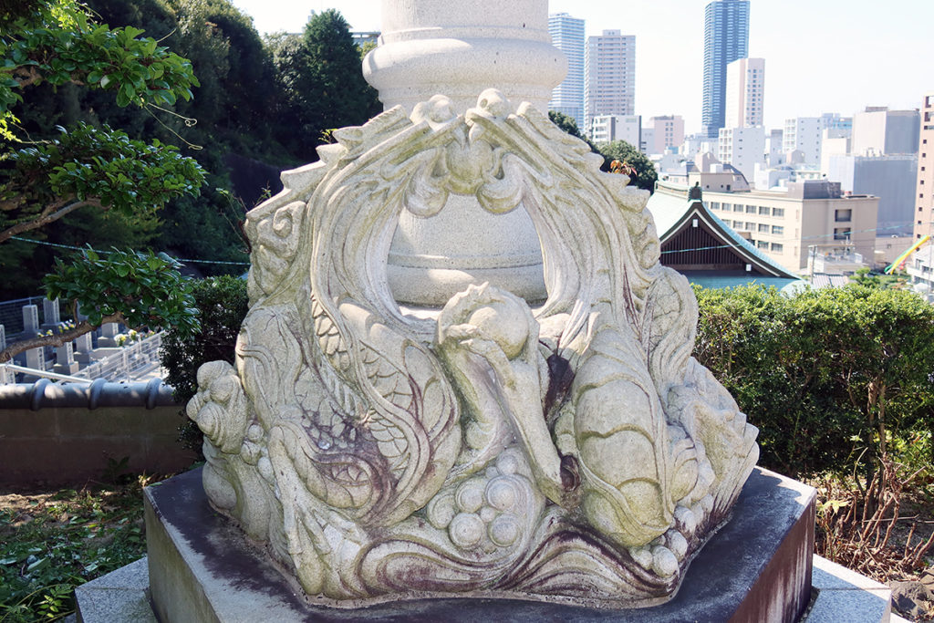 石燈籠の彫り物