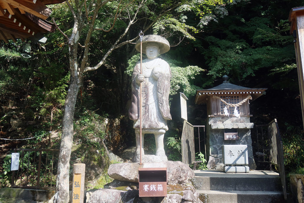 弘法大師石像